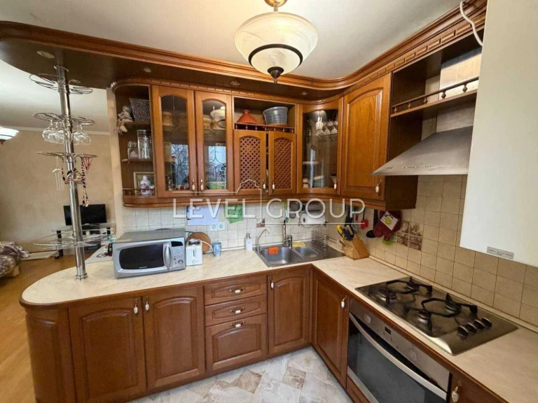 Sale of a cozy 3-bedroom apartment on Valeriy Lobanovsky Street