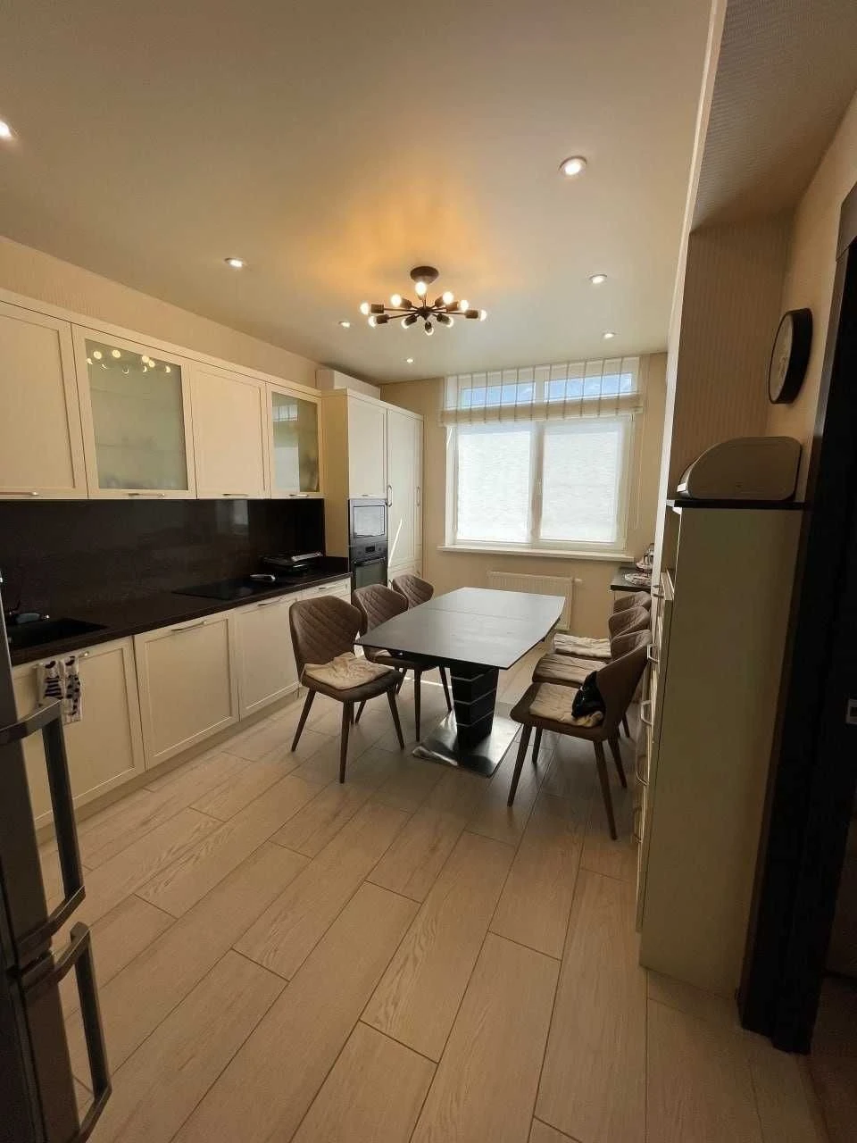 Sale of a 3-bedroom apartment in the ЖК Столичні каштани, parking, How