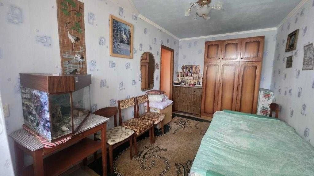 Spacious 2-bedroom apartment on Myrotenko Street in a brick building