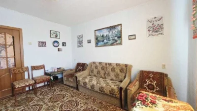Spacious 2-bedroom apartment on Myrotenko Street in a brick building