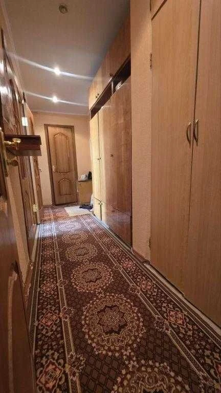 Spacious 2-bedroom apartment on Myrotenko Street in a brick building