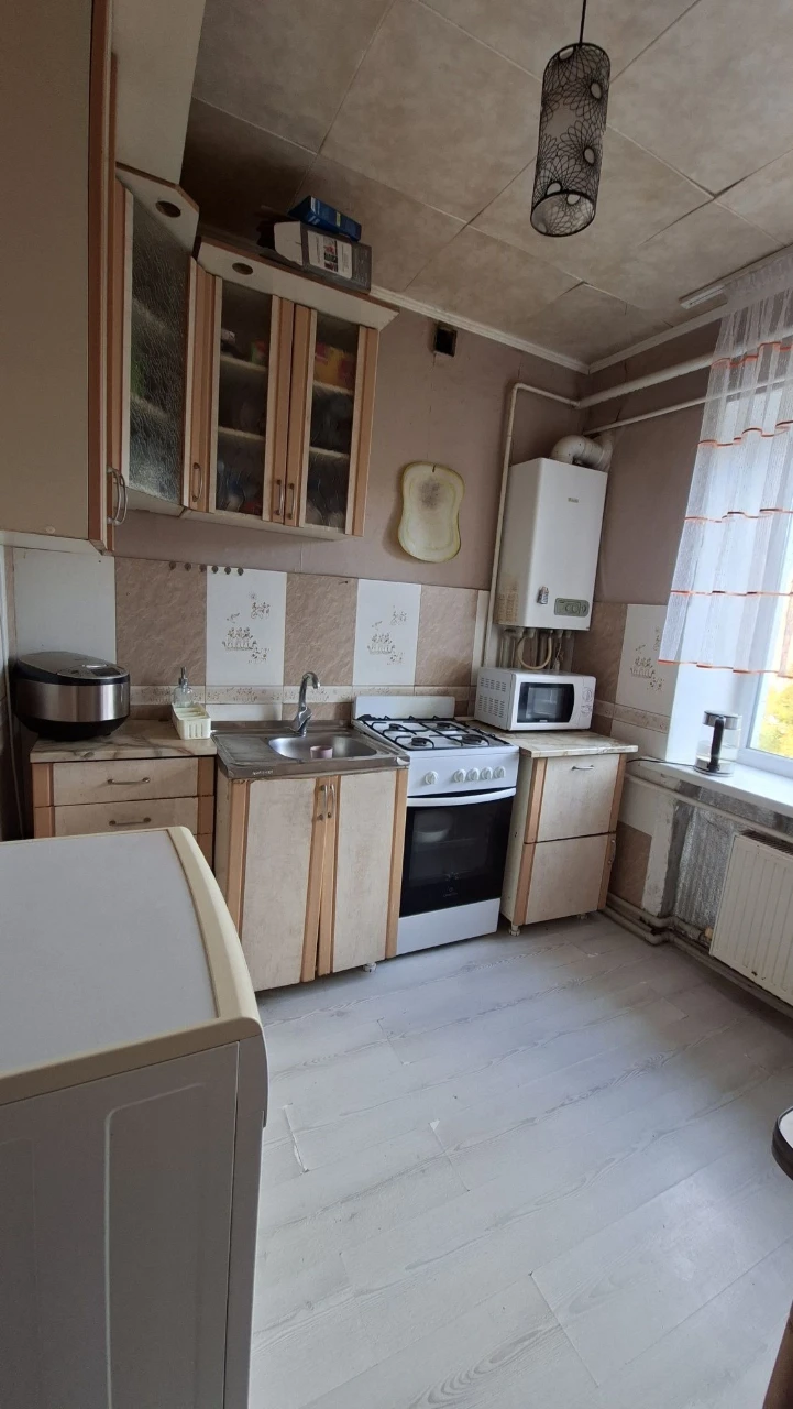 For Sale: 1-room apartment with gas heating