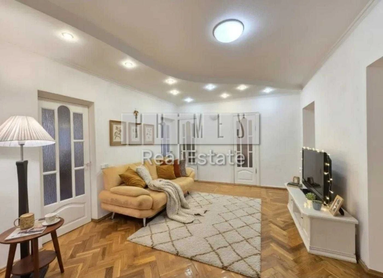 Sale of a 3-room apartment in the historic center of Kyiv