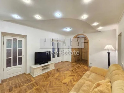 Sale of a 3-room apartment in the historic center of Kyiv