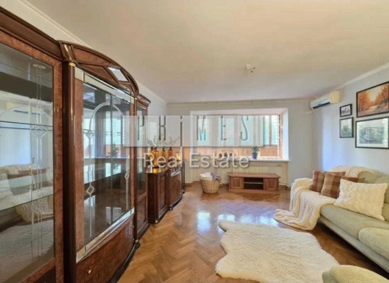 Sale of a 3-room apartment in the historic center of Kyiv