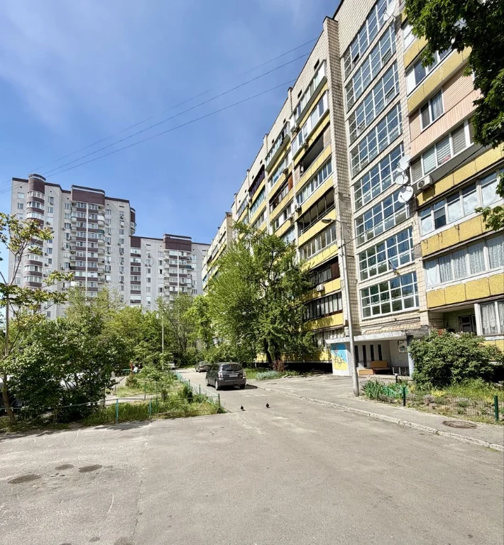 For Sale: 1-Bedroom Apartment on Gorlovskaya Street, near Lake, Darnytsia