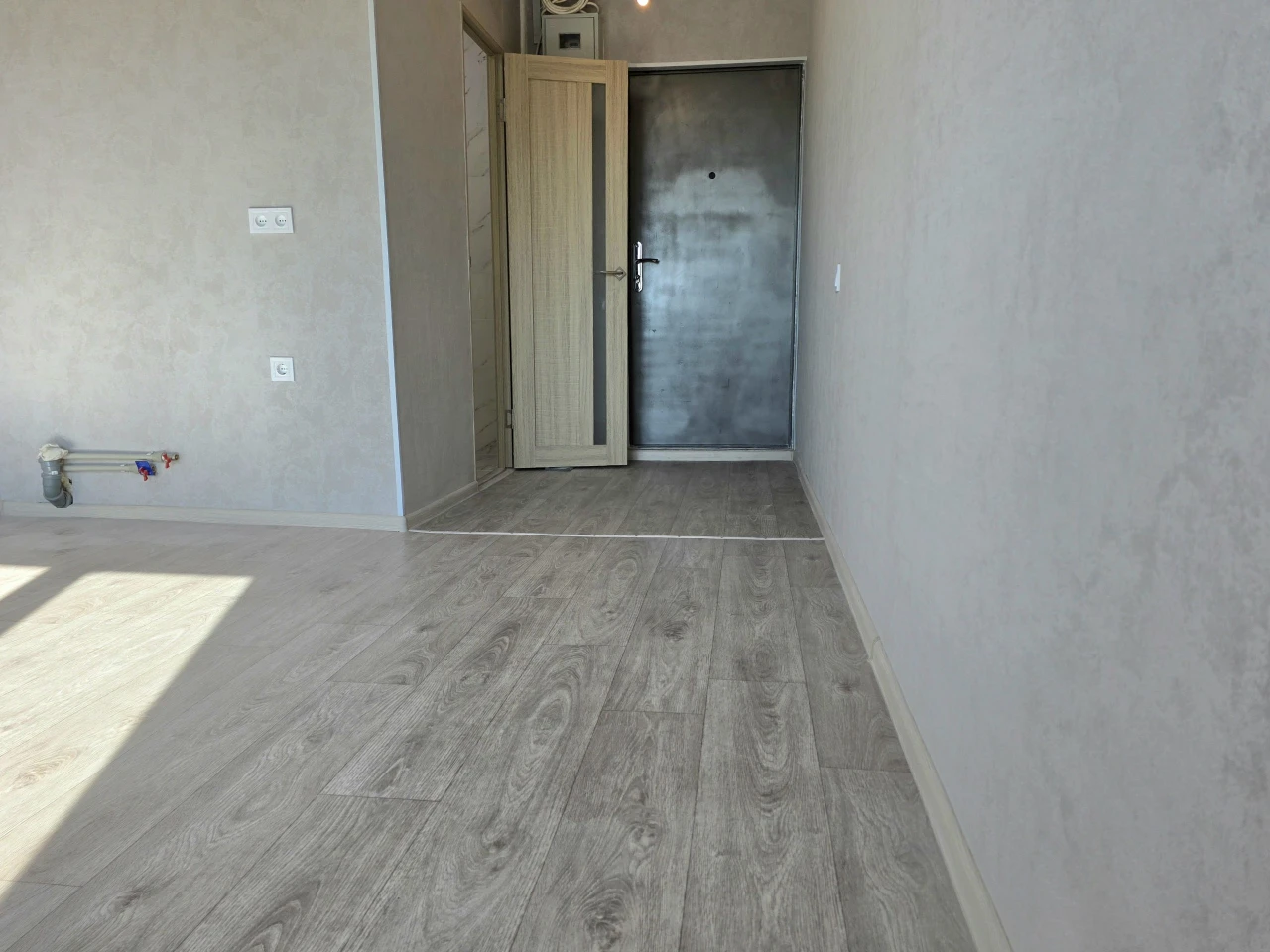 Selling one-room apartment (guest room) with its own bathroom