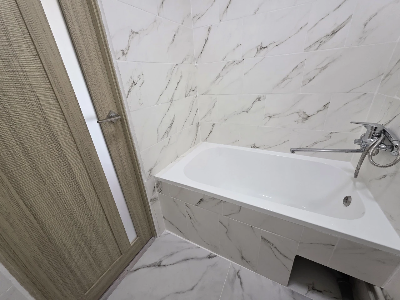 Selling one-room apartment (guest room) with its own bathroom