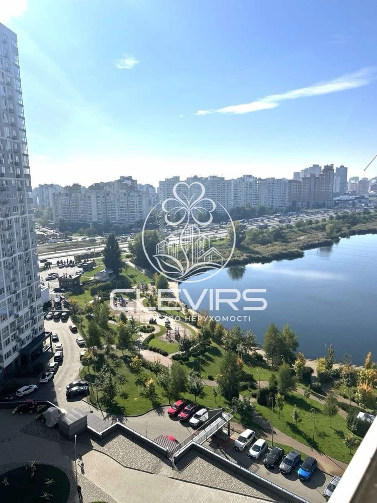 Продаж 3 кімнатної  квартири 100 м2 в  ЖК Лебединий вул. Рев
