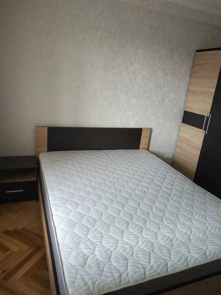 Продам 2кв. після ремонту  біля метро Дарниця