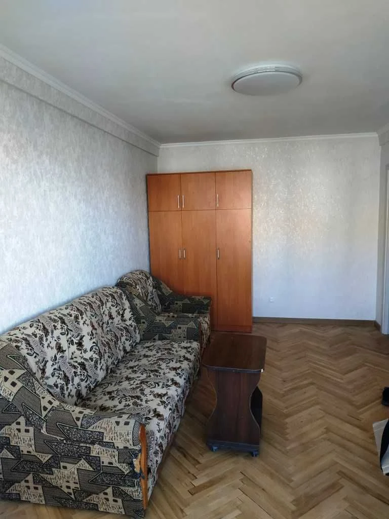 Продам 2кв. після ремонту  біля метро Дарниця