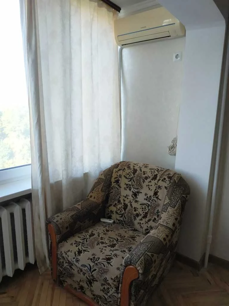 Продам 2кв. після ремонту  біля метро Дарниця