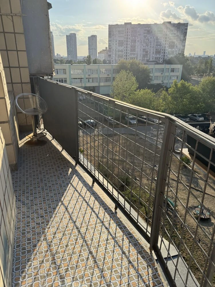 Продаж 1 кімнатноі квартри на Березняках