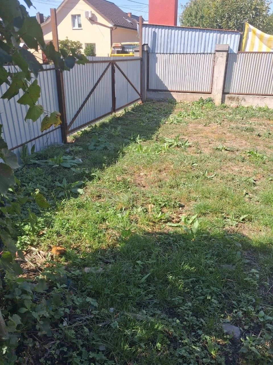 Land plot in the city of Chernivtsi, Karameluka street