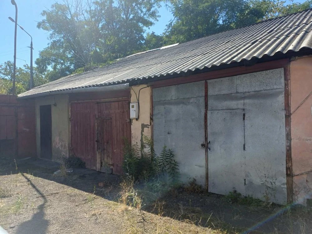 Garage Spaces 87.1 m² in Chernivtsi