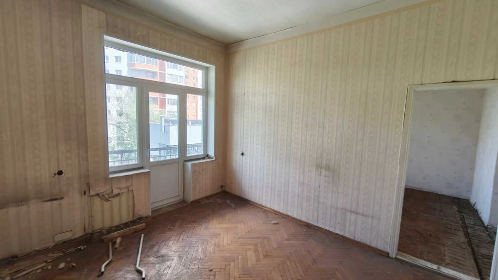 For sale: 3-room apartment 100 meters from the Nauchnaya metro station, 4th