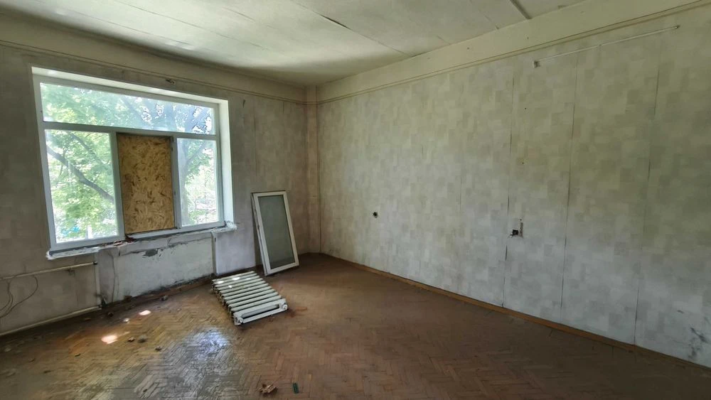 For sale: 3-room apartment 100 meters from the Nauchnaya metro station, 4th