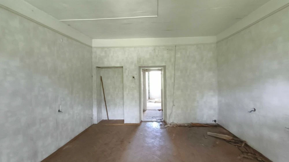 For sale: 3-room apartment 100 meters from the Nauchnaya metro station, 4th