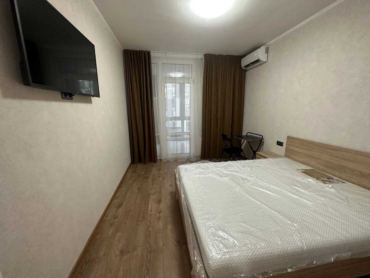 Оренда квартири вул. Зарічна 6к1 в Києві / W-7474356