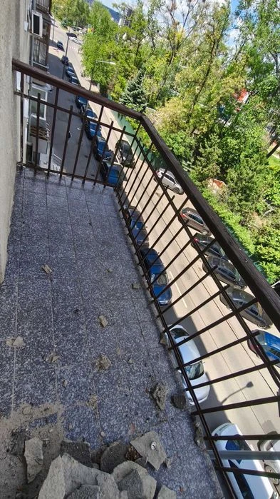 For sale: 3-room apartment 100 meters from the Nauchnaya metro station, 4th