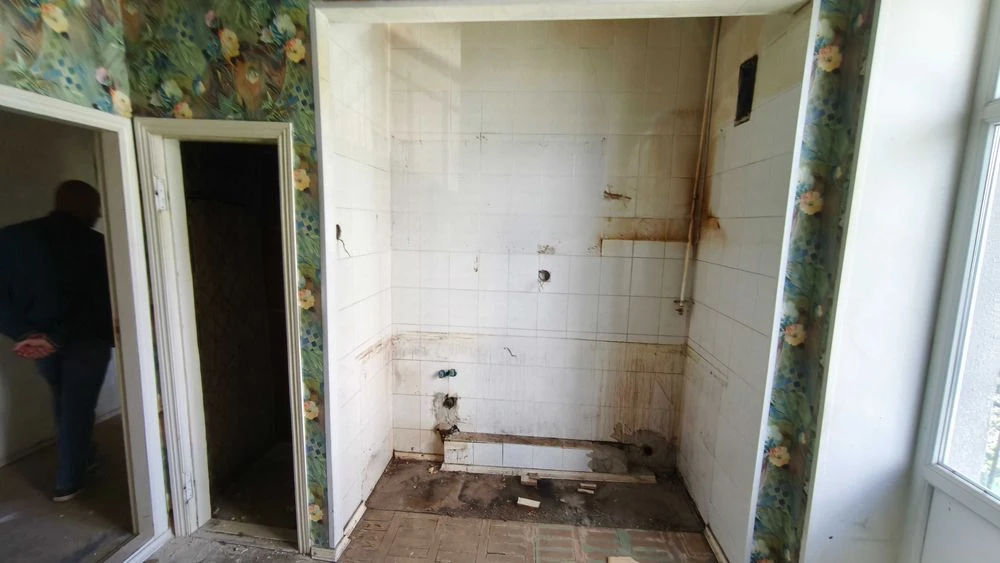For sale: 3-room apartment 100 meters from the Nauchnaya metro station, 4th