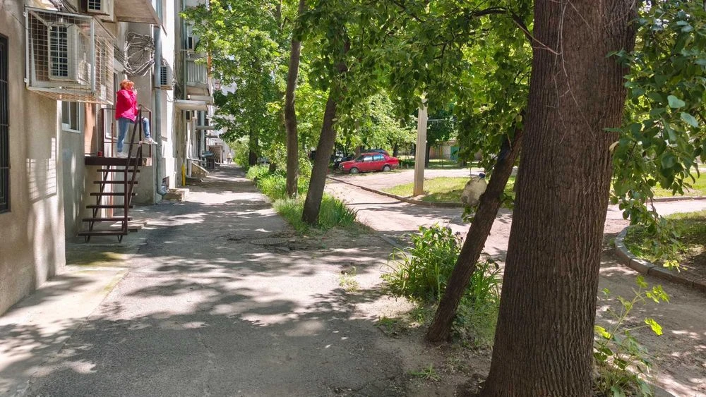 For sale: 3-room apartment 100 meters from the Nauchnaya metro station, 4th