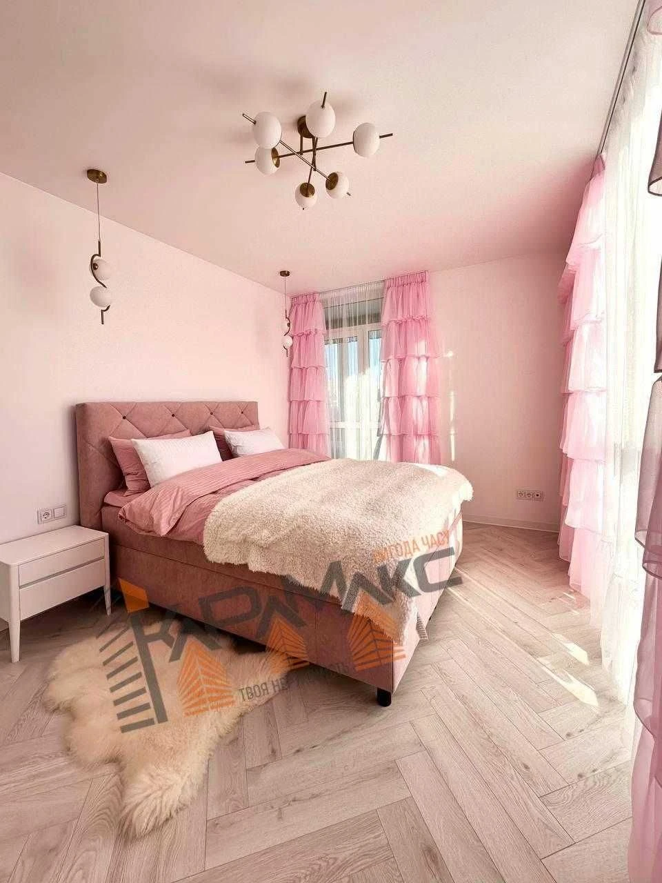 Sale of a 1-bedroom apartment with designer renovation near the park