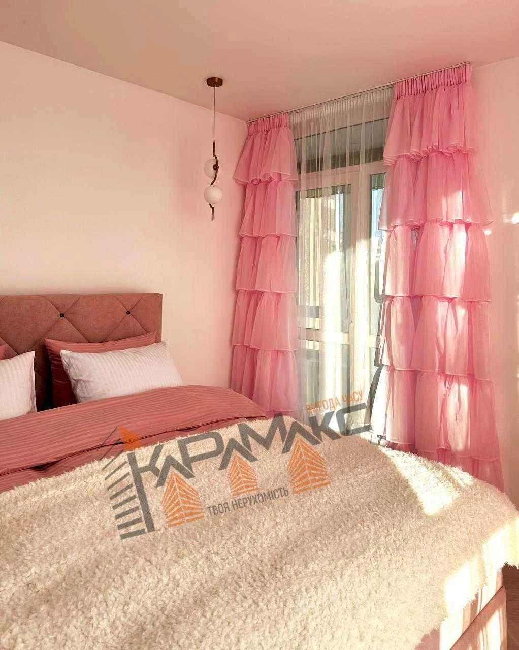 Sale of a 1-bedroom apartment with designer renovation near the park
