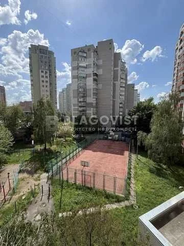 Sale of a 2-room apartment at 5 Vuzovska Street, Solomjansky District