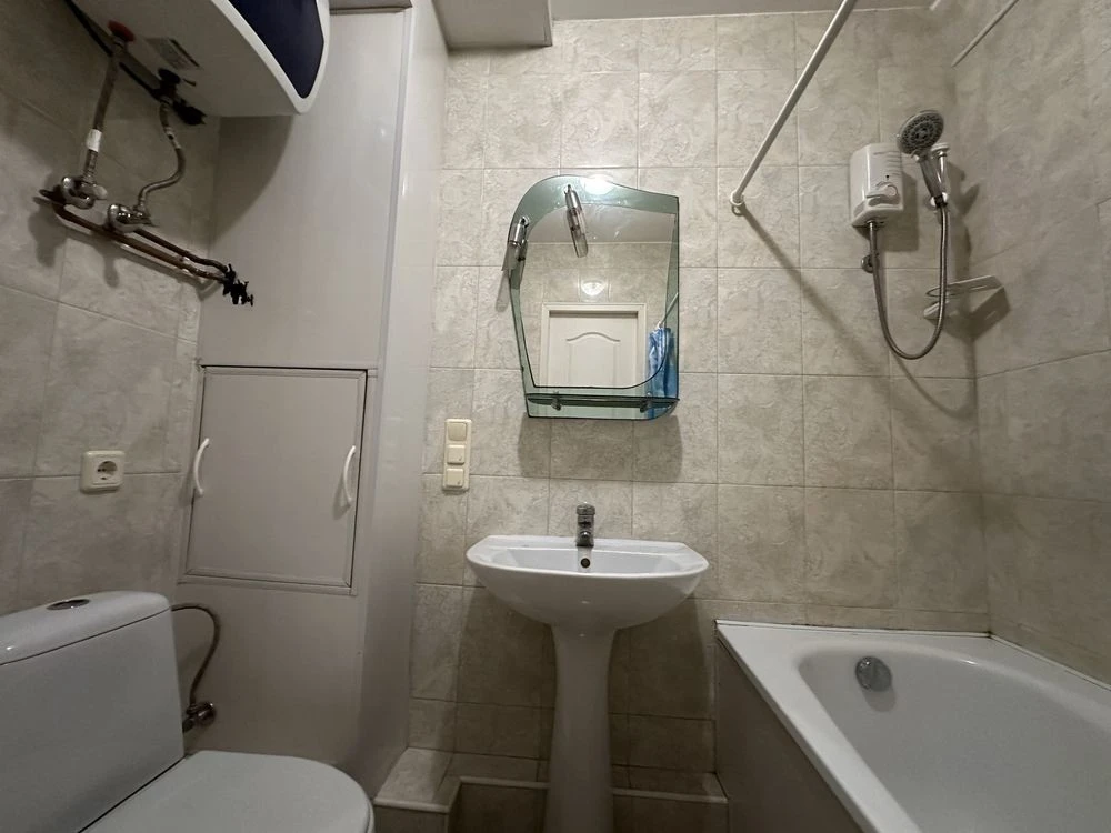 Продаж 2кв 57м Парково-Сирецька 4-А 1 поверх Газ Метро 10хв