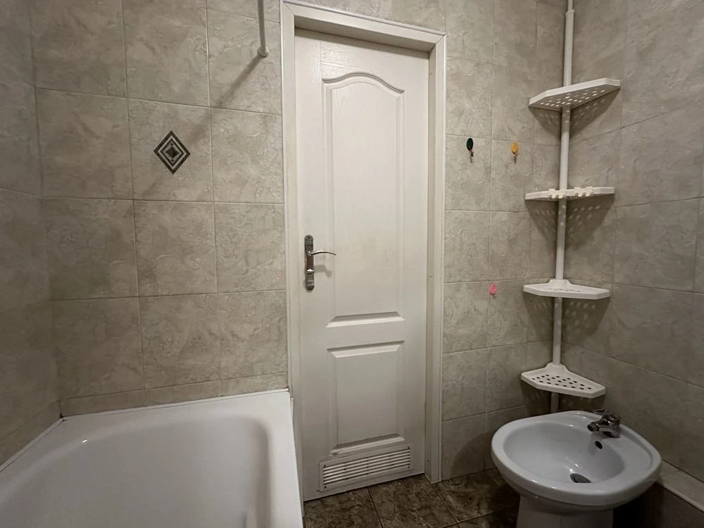 Продаж 2кв 57м Парково-Сирецька 4-А 1 поверх Газ Метро 10хв