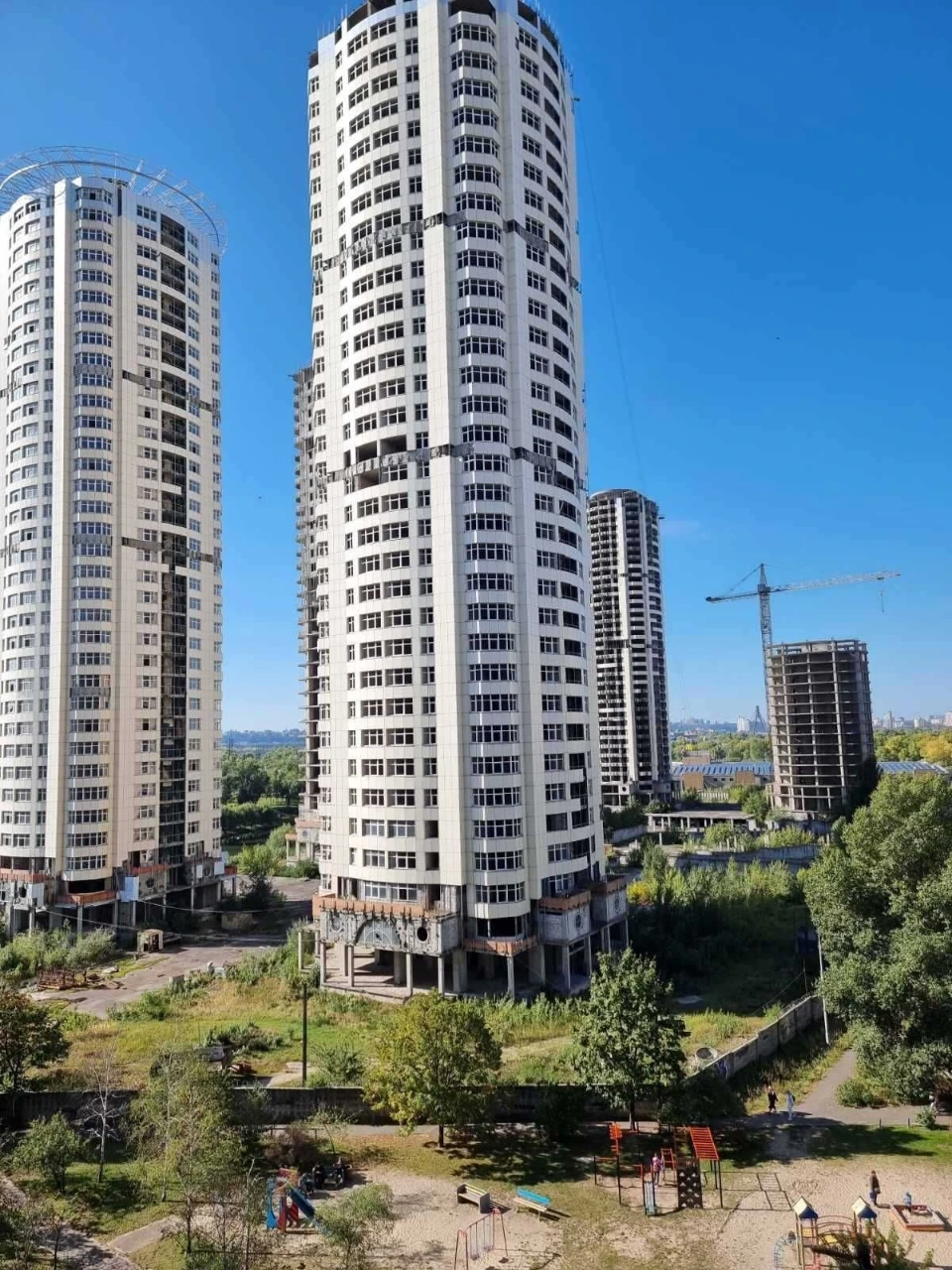 Apartment for sale: 3-bedroom apartment in Troyechyna. Red Cherry 1A