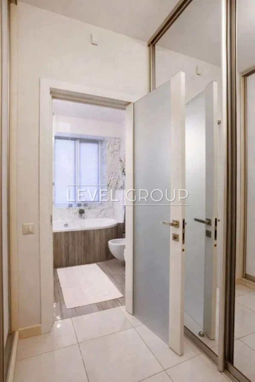 For Sale: 1-bedroom apartment renovated, Lavrska, 8 Arsenalskaya