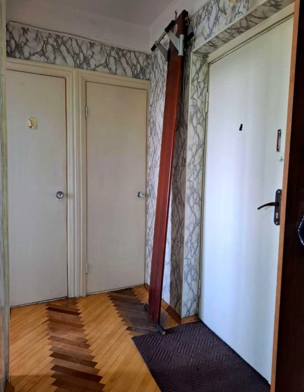 Продається 2-кімнатна квартира на проспекті Лісовому, будинок 43, Деснянський район