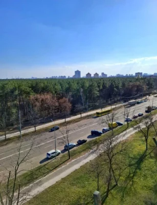 Продається 2-кімнатна квартира на проспекті Лісовому, будинок 43, Деснянський район