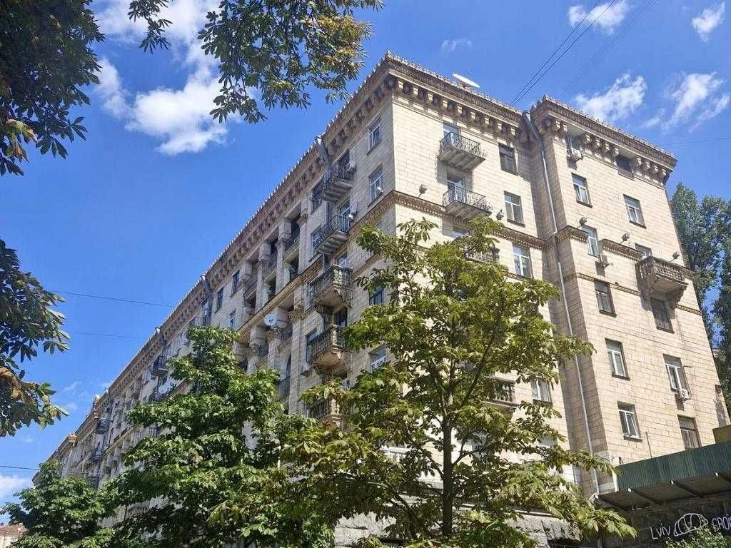 Продажа квартиры Хрещатик 21 напротив ЦУМа сталинка Центр
