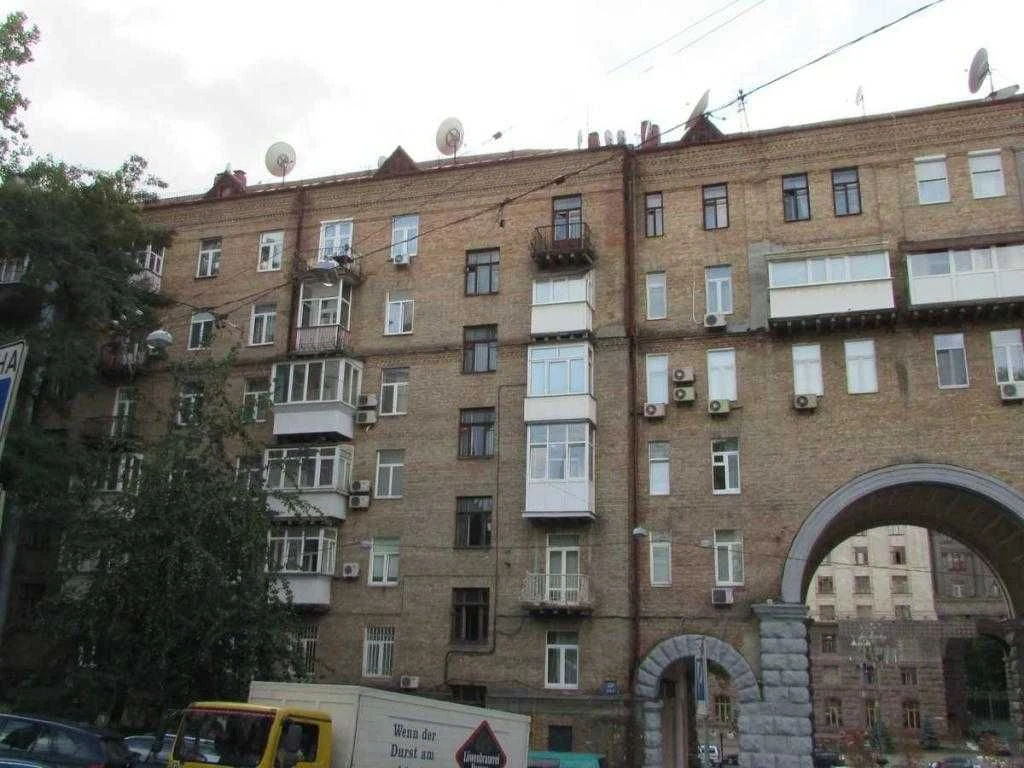Продажа квартиры Хрещатик 21 напротив ЦУМа сталинка Центр