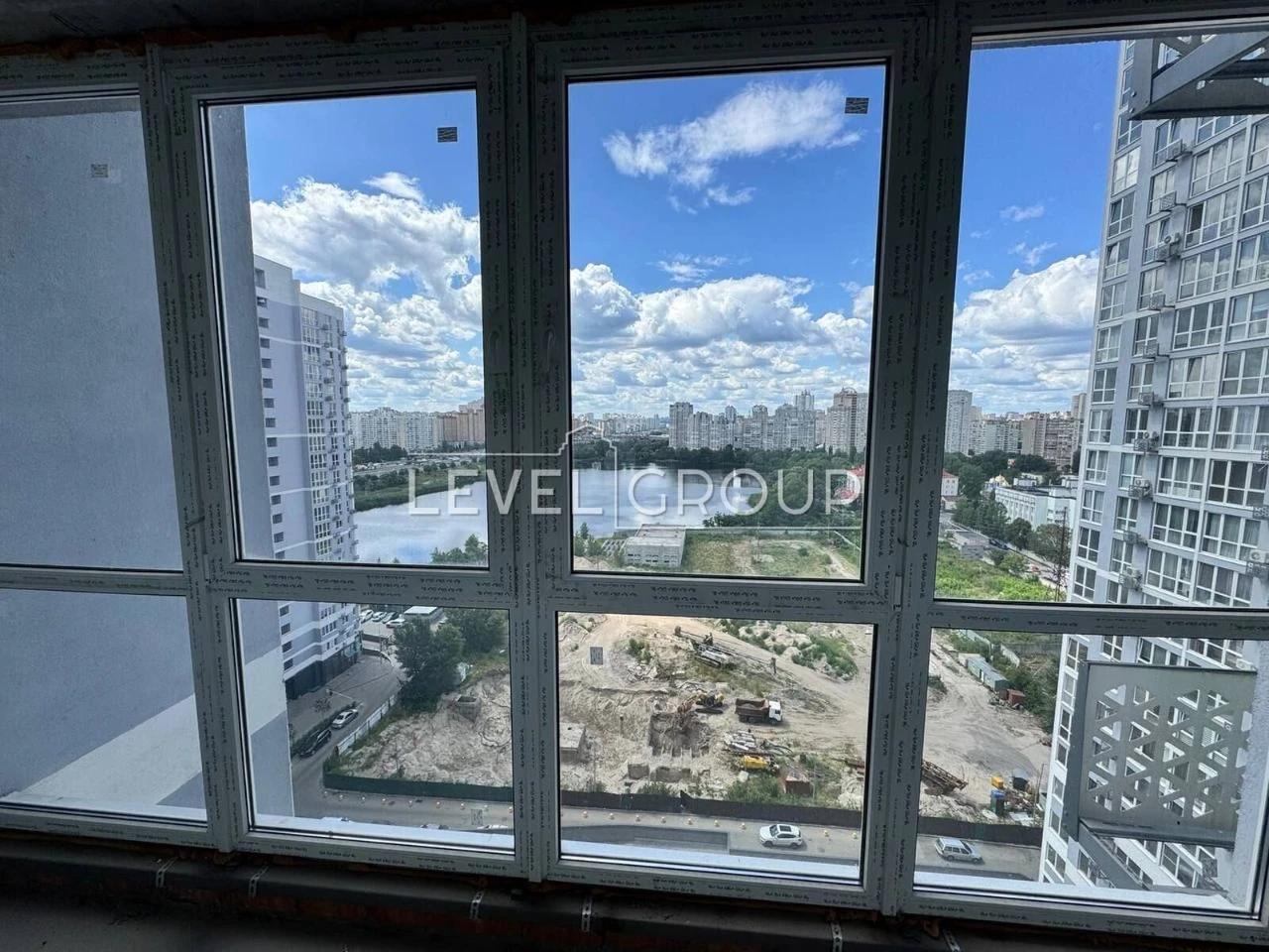 Two-bedroom apartment for sale in the Lebedyn residential complex, near Kharkiv Metro Station