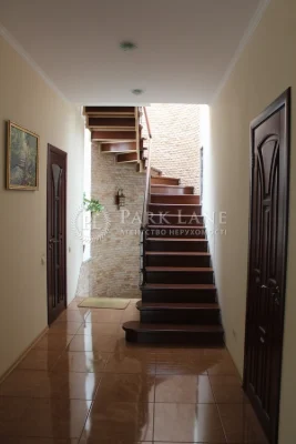 Rent House on Sadova Street (Osokorky) in Kyiv / R-61187