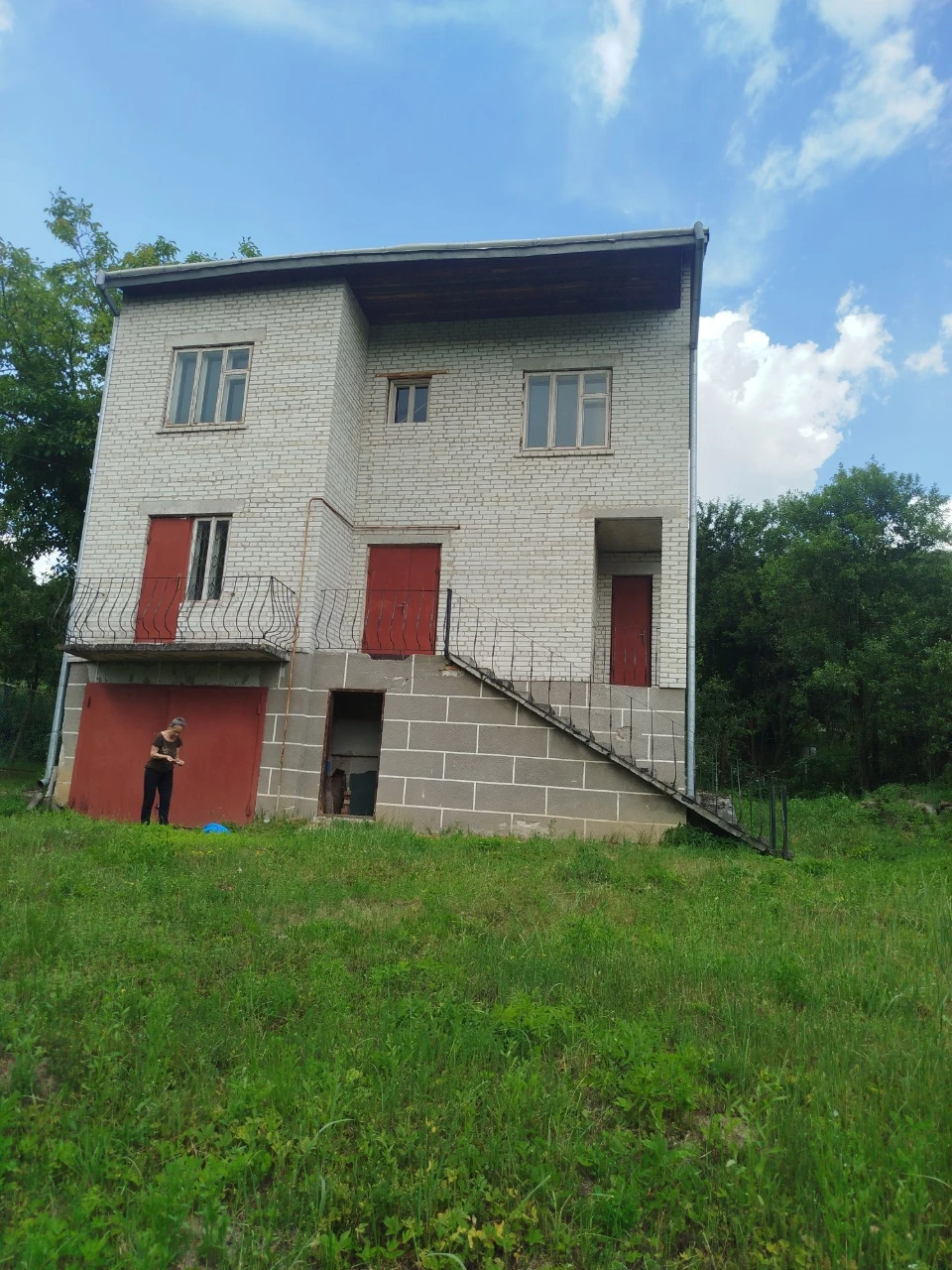 Цегляний будинок біля Львова 2 км від Сихова