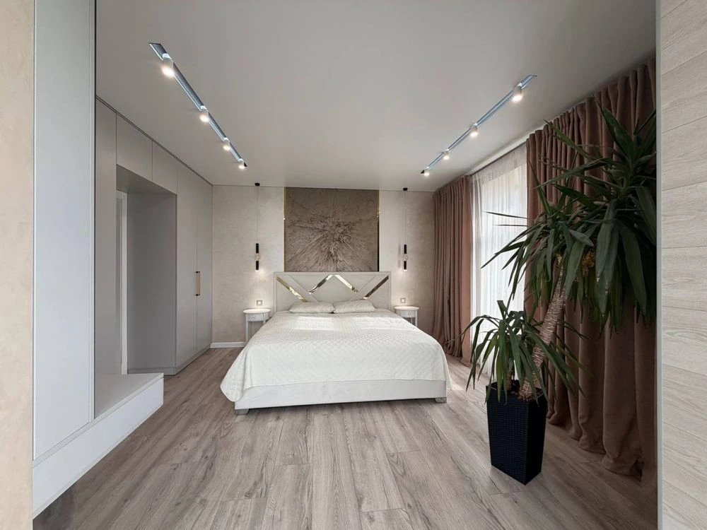 Premium 2-bedroom apartment 75 m² | Designer renovation