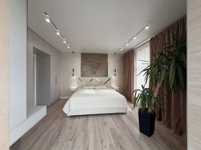 Premium 2-bedroom apartment 75 m² | Designer renovation