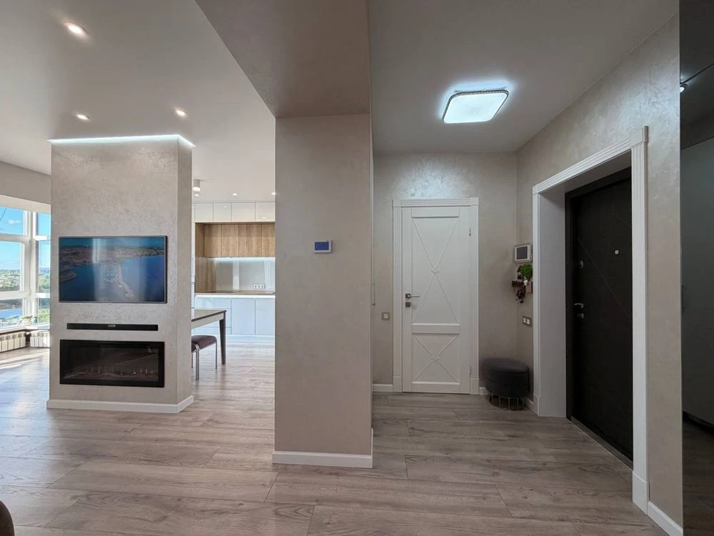 Premium 2-bedroom apartment 75 m² | Designer renovation
