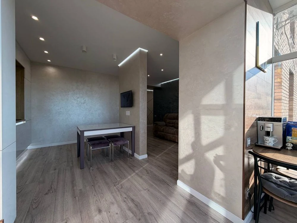 Premium 2-bedroom apartment 75 m² | Designer renovation