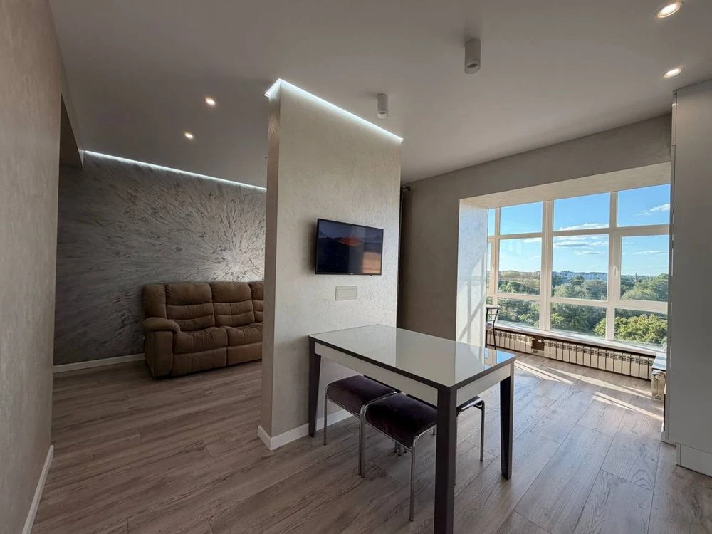 Premium 2-bedroom apartment 75 m² | Designer renovation