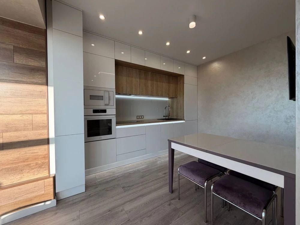 Premium 2-bedroom apartment 75 m² | Designer renovation