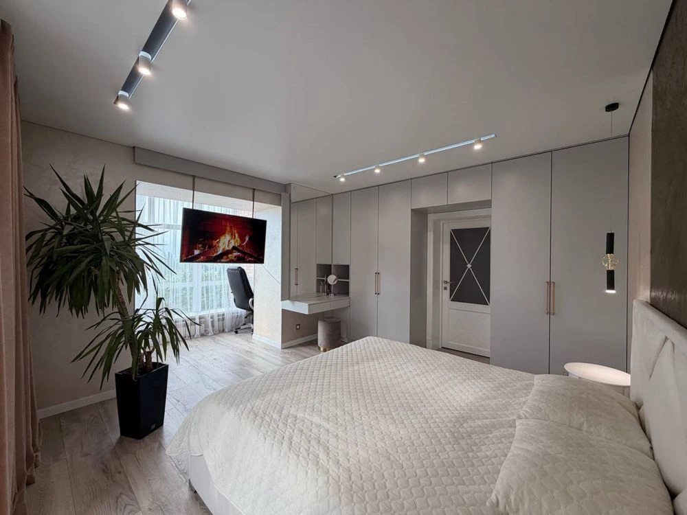 Premium 2-bedroom apartment 75 m² | Designer renovation