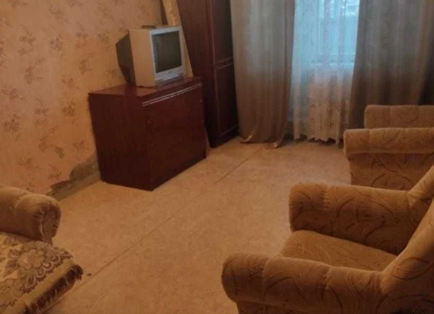 Продаю 1 кім. кв.в індустріальному районі.