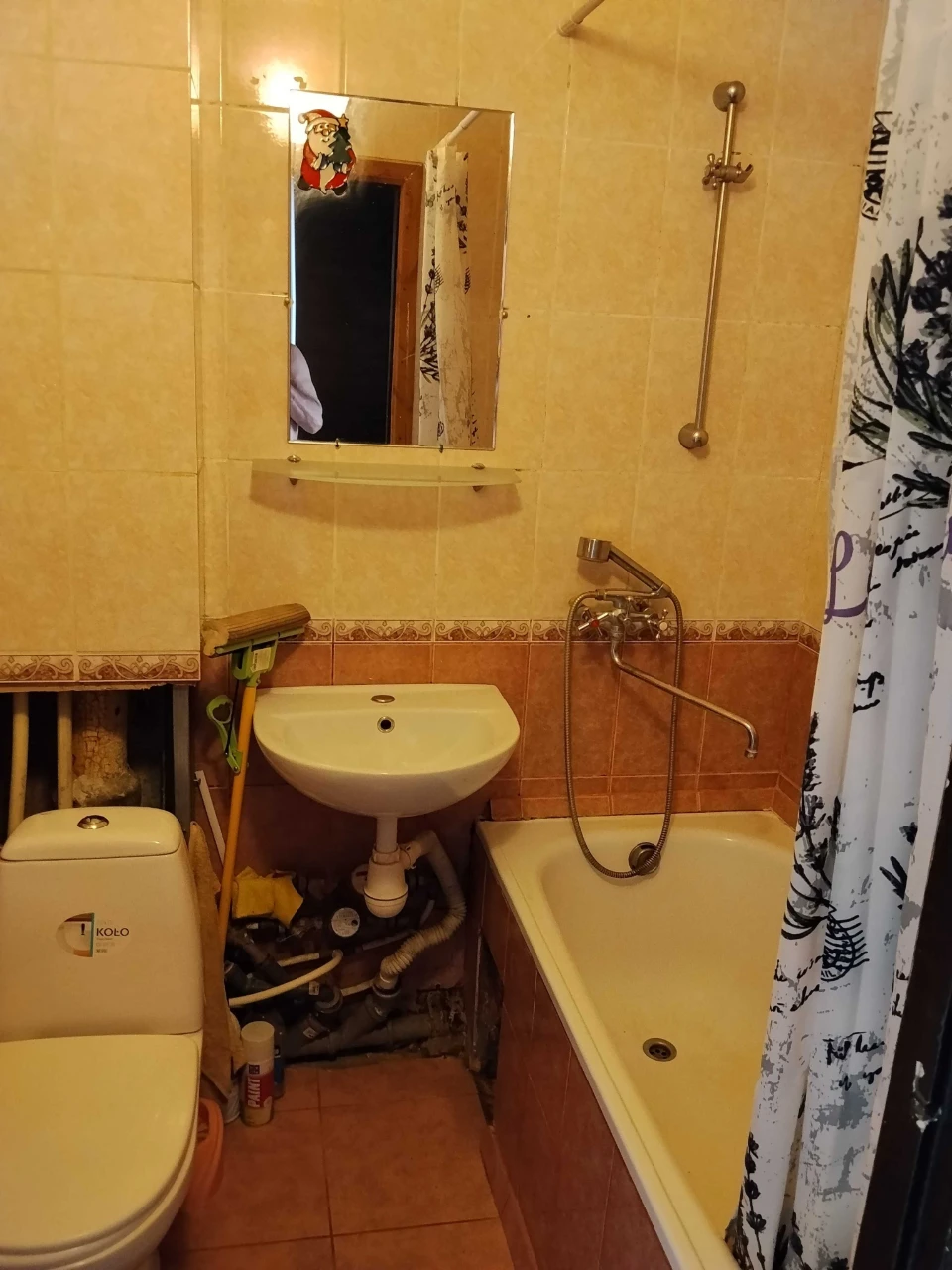 For sale, a fully functional one-bedroom apartment. Ready for living.
