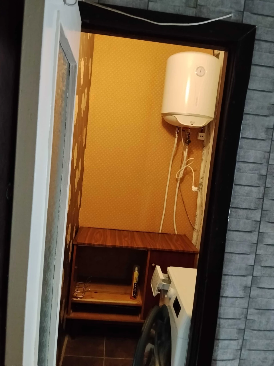For sale, a fully functional one-bedroom apartment. Ready for living.